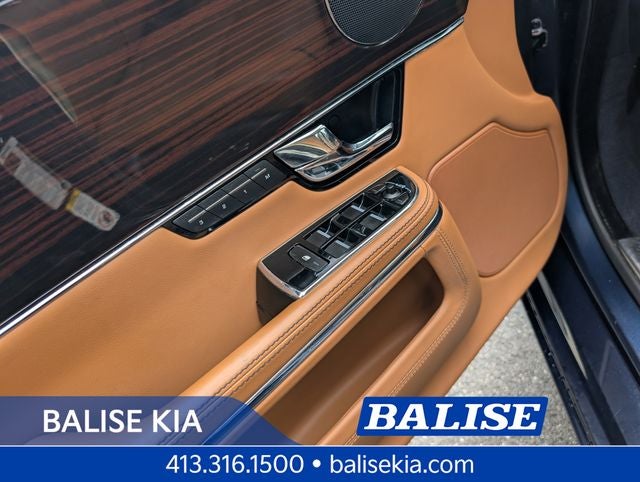 2011 Jaguar XJ Base