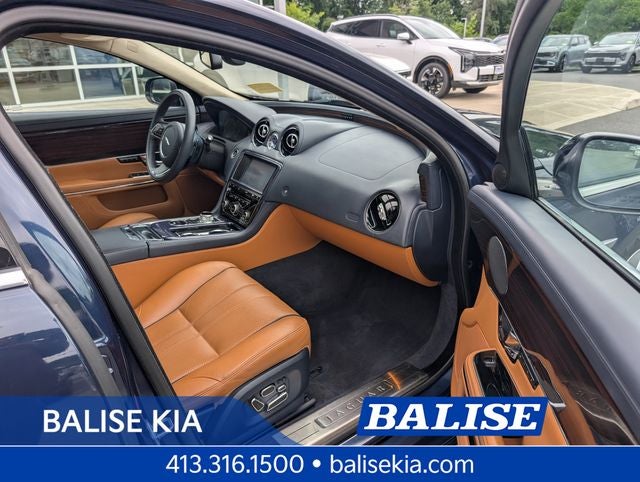 2011 Jaguar XJ Base