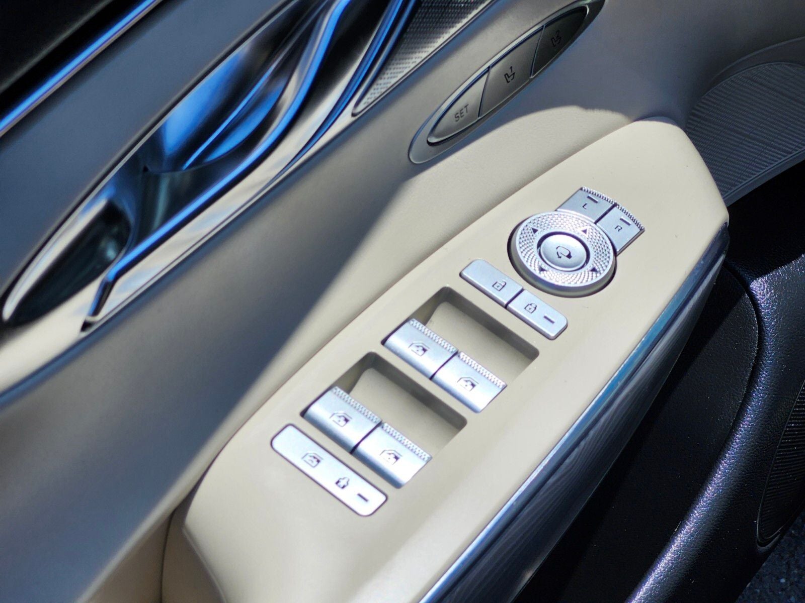 2023 Genesis GV70 2.5T ADVANCED PACKAGE