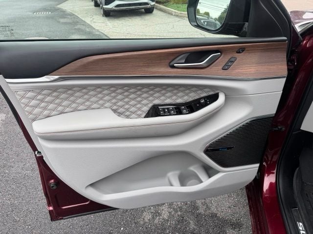2022 Jeep Grand Cherokee Summit