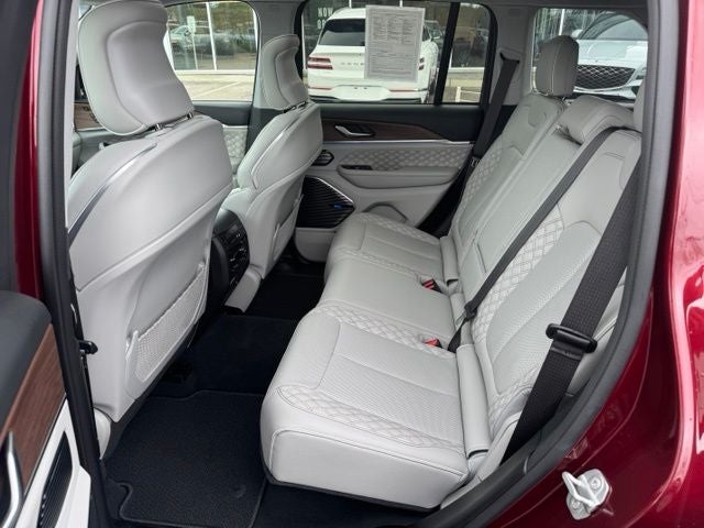 2022 Jeep Grand Cherokee Summit