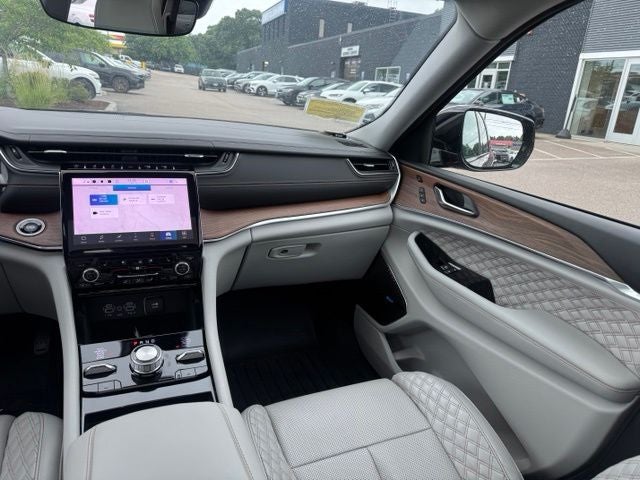 2022 Jeep Grand Cherokee Summit