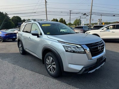 2023 Nissan Pathfinder SL