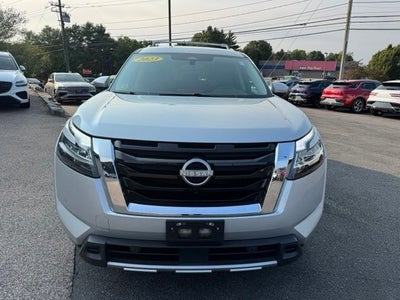 2023 Nissan Pathfinder SL