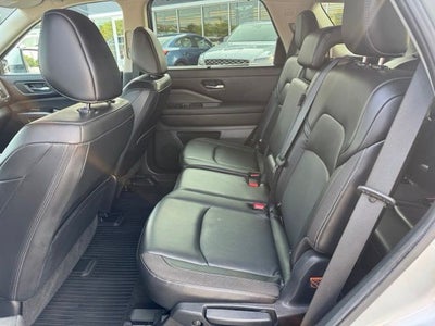2023 Nissan Pathfinder SL