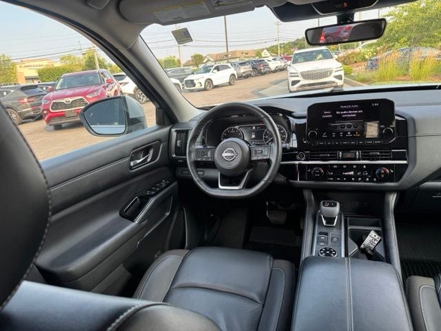 2023 Nissan Pathfinder SL