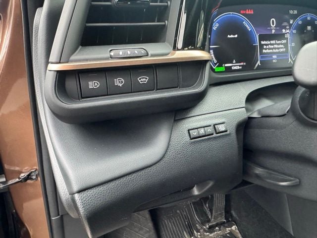 2025 Toyota Crown Signia Limited Advanced Technology Package