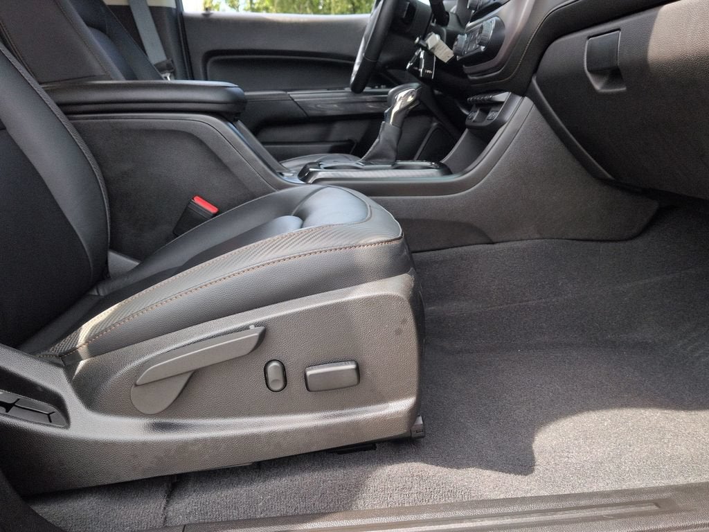 2022 GMC Canyon 4WD AT4 w/Leather