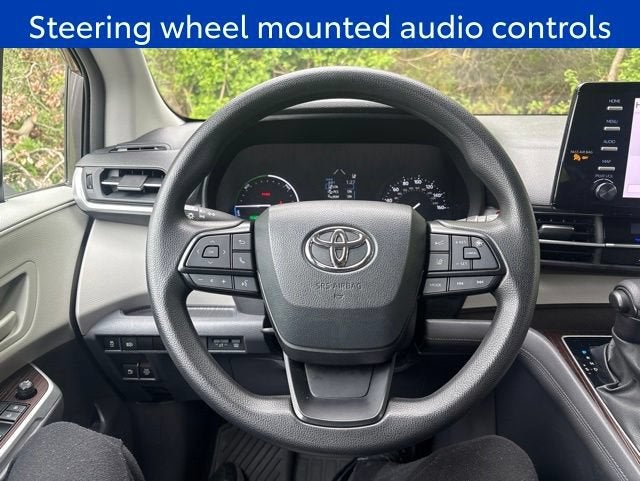 2023 Toyota Sienna LE