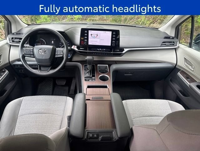 2023 Toyota Sienna LE