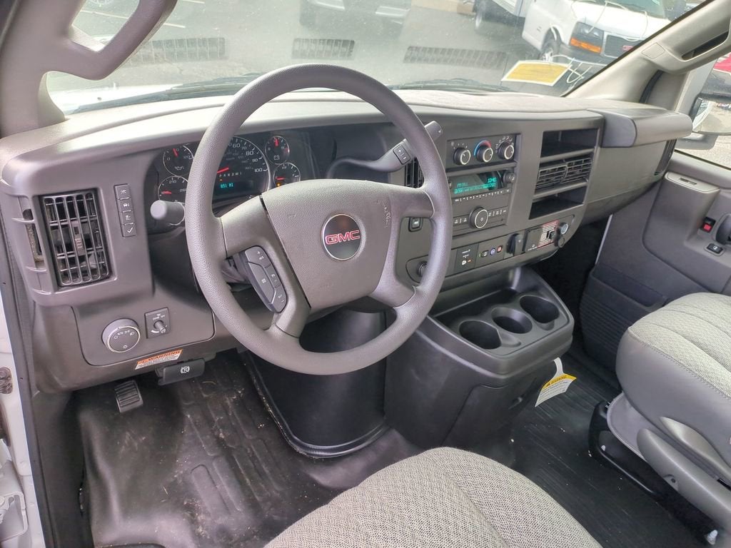 2025 GMC Savana Cutaway 3500 1WT