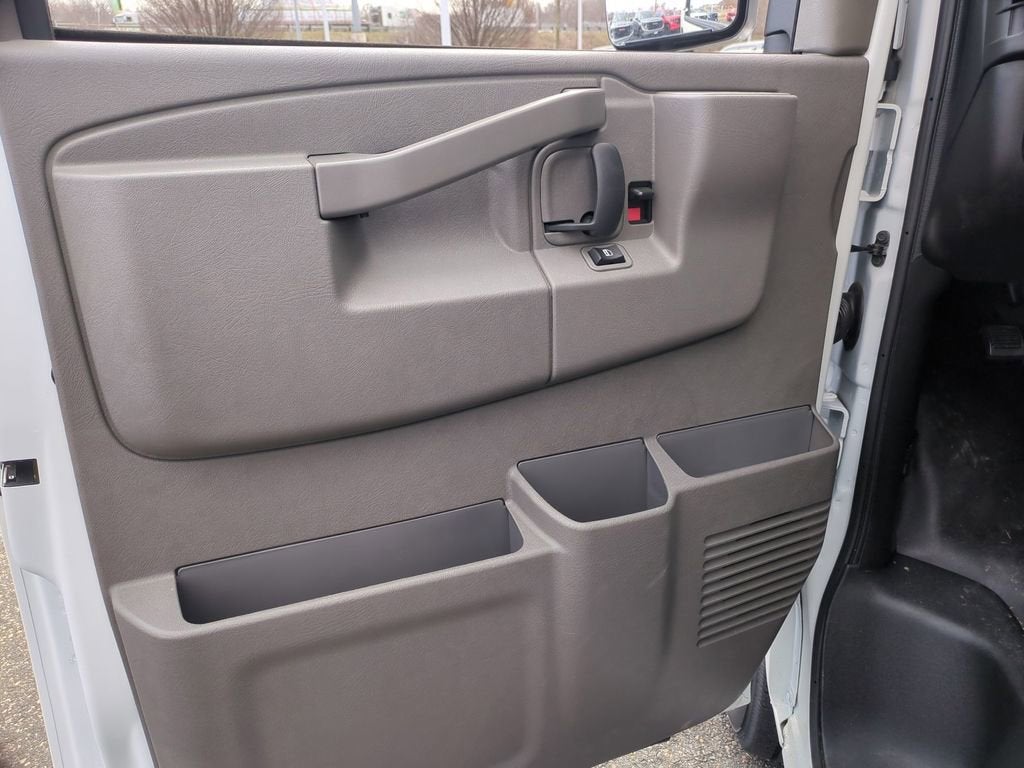 2025 GMC Savana Cutaway 3500 1WT