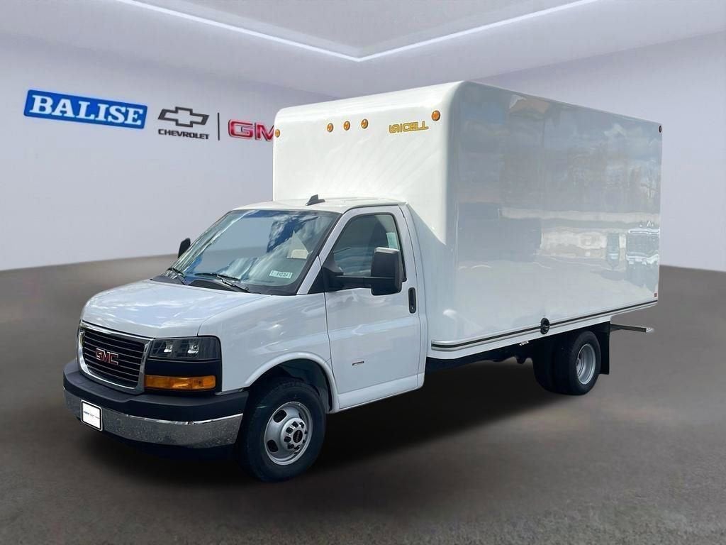 2025 GMC Savana Cutaway 3500 1WT
