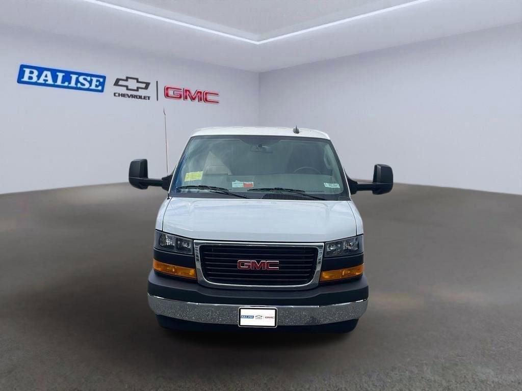 2025 GMC Savana Cutaway 3500 1WT