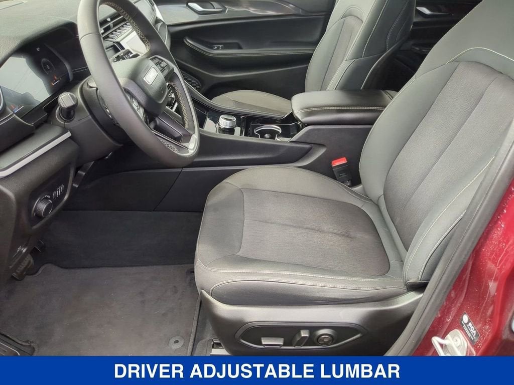 2023 Jeep Grand Cherokee Laredo 4x4
