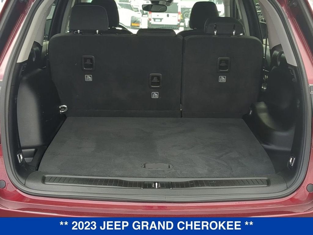 2023 Jeep Grand Cherokee Laredo 4x4