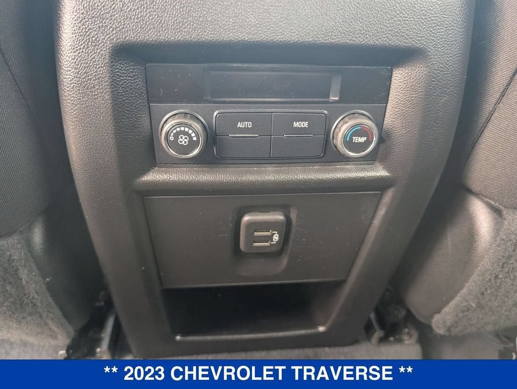2023 Chevrolet Traverse LT Cloth