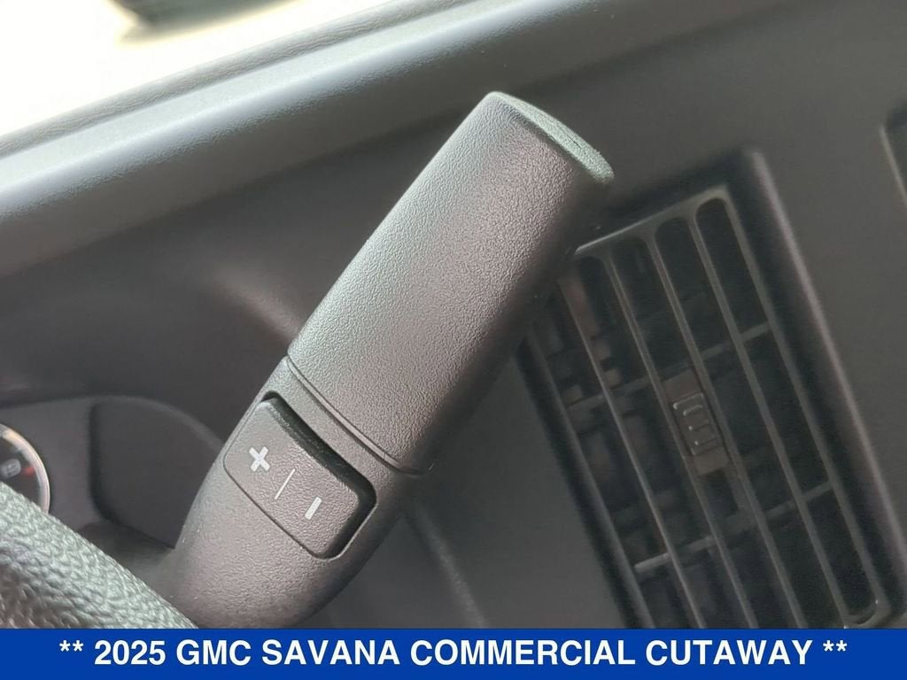 2025 GMC Savana Cutaway 4500 2WT