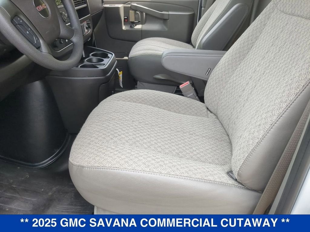 2025 GMC Savana Cutaway 4500 2WT