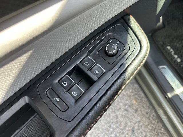 2024 Volkswagen Atlas 2.0T Peak Edition SE w/Technology
