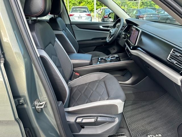 2024 Volkswagen Atlas 2.0T Peak Edition SE w/Technology