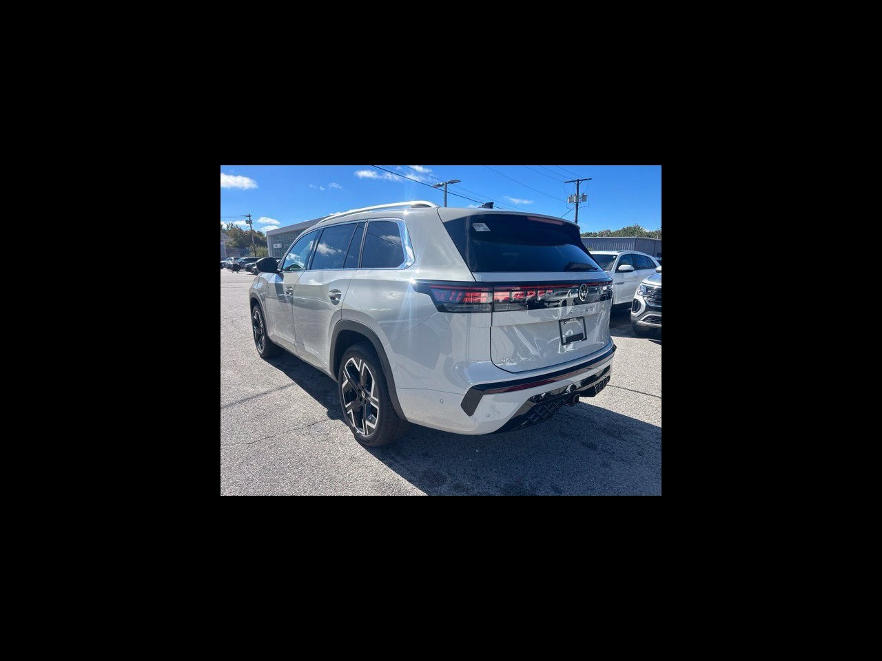 2027 Volkswagen Atlas SEL Premium R-Line