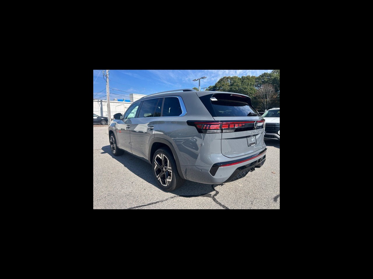 2027 Volkswagen Atlas SEL Premium R-Line