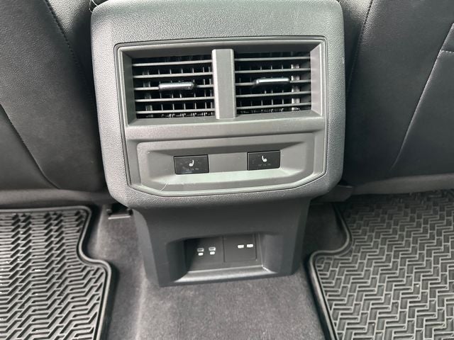 2022 Volkswagen Atlas Cross Sport 3.6L V6 SEL Premium R-Line