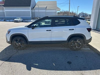 2026 Volkswagen Taos 1.5T SE Black