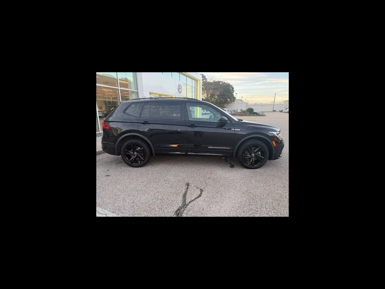 2023 Volkswagen Tiguan 2.0T SE R-Line Black