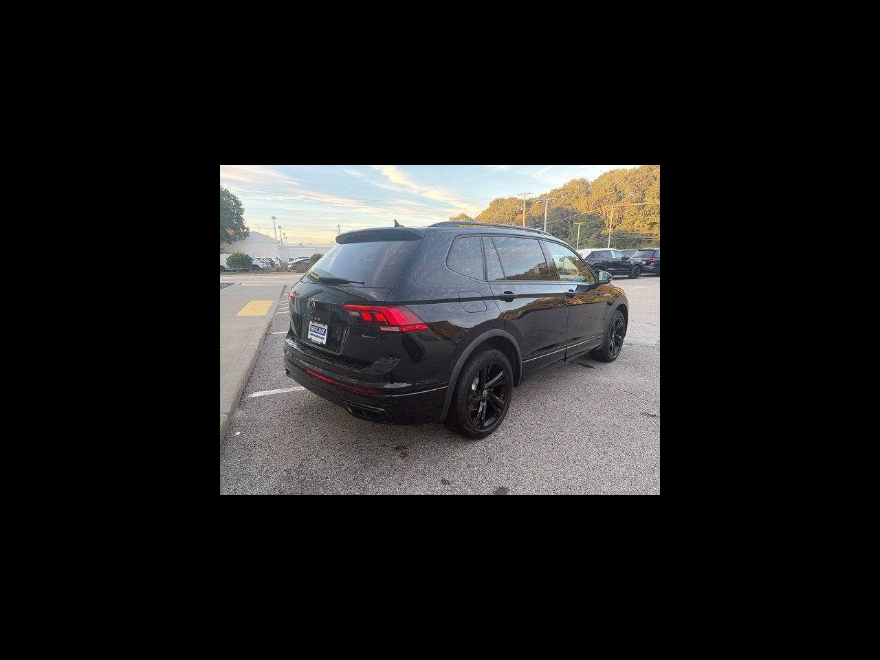 2023 Volkswagen Tiguan 2.0T SE R-Line Black