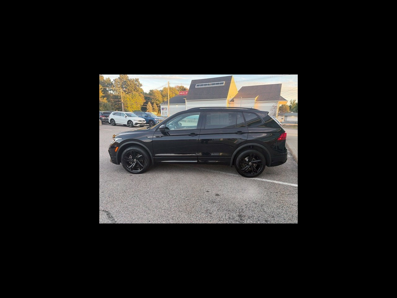 2023 Volkswagen Tiguan 2.0T SE R-Line Black