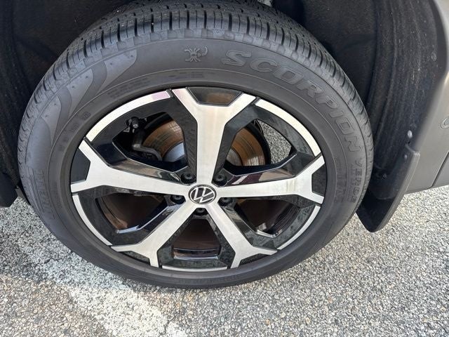 2025 Volkswagen Tiguan 2.0T SE