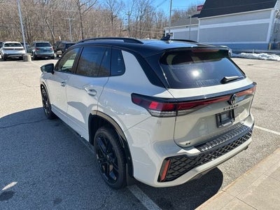 2026 Volkswagen Tiguan 2.0T SE R-Line Black