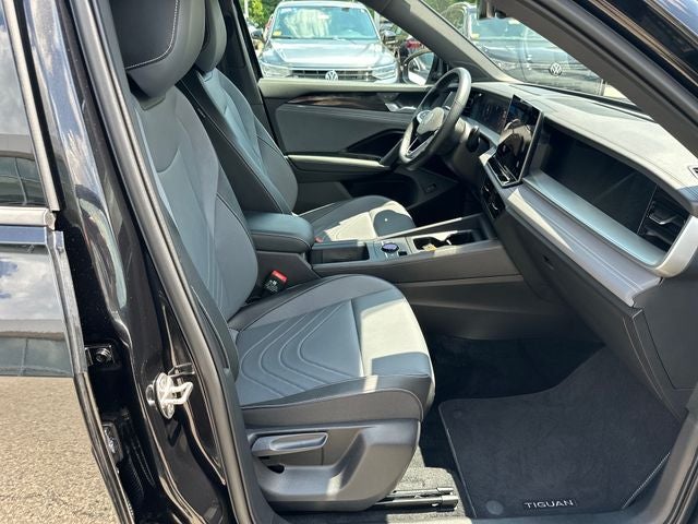 2025 Volkswagen Tiguan 2.0T SE R-Line Black