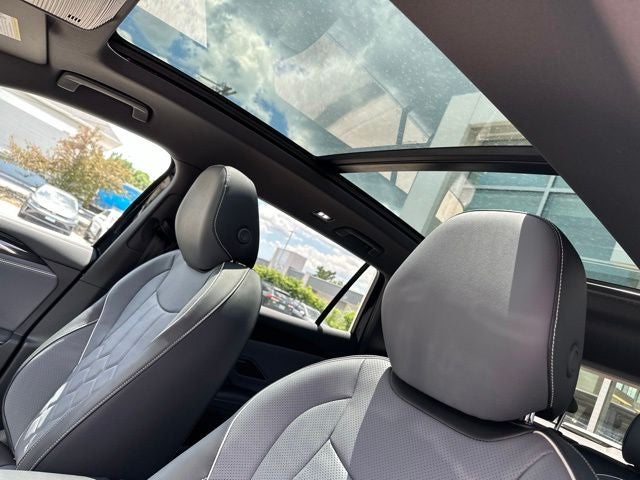 2026 Volkswagen Tiguan 2.0T SEL R-Line