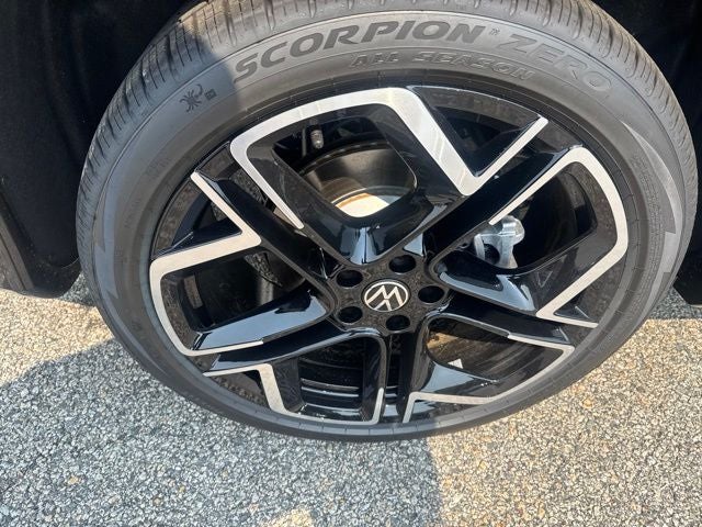 2026 Volkswagen Tiguan 2.0T SEL R-Line Turbo