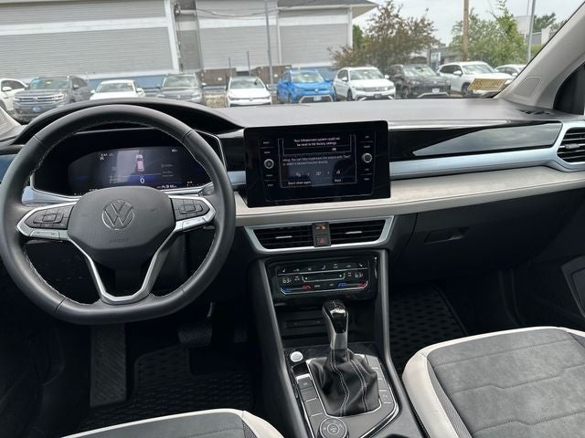 2025 Volkswagen Taos 1.5T SE