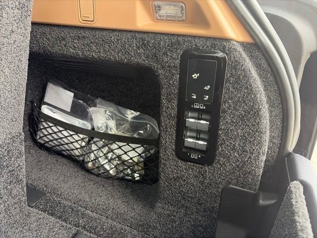 2025 Land Rover Range Rover SE LWB