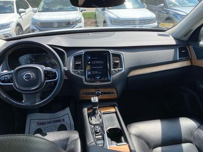 2021 Volvo XC90 T6 Momentum