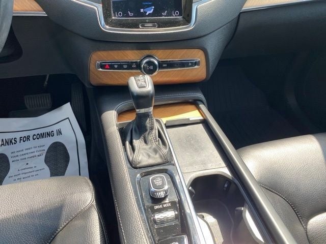 2021 Volvo XC90 T6 Momentum