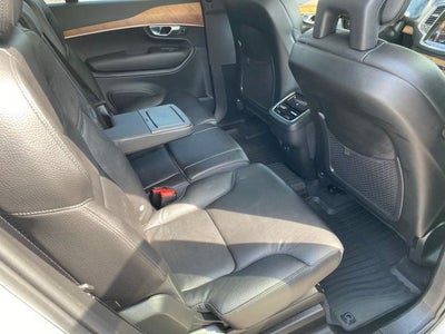 2021 Volvo XC90 T6 Momentum