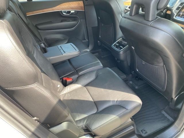 2021 Volvo XC90 T6 Momentum