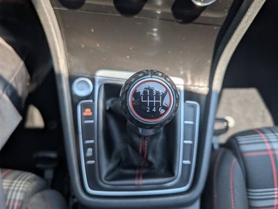 2017 Volkswagen Golf GTI Sport