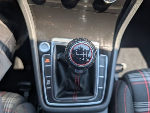 2017 Volkswagen Golf GTI Sport