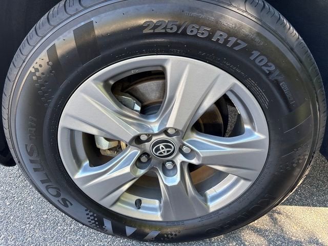 2025 Toyota RAV4 Hybrid LE