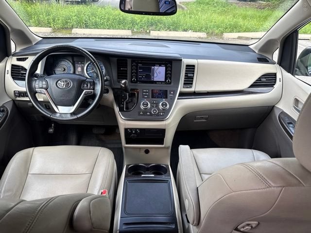 2018 Toyota Sienna XLE