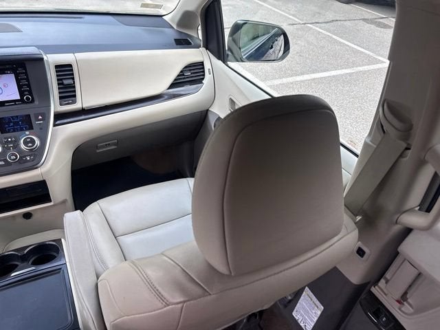 2018 Toyota Sienna XLE