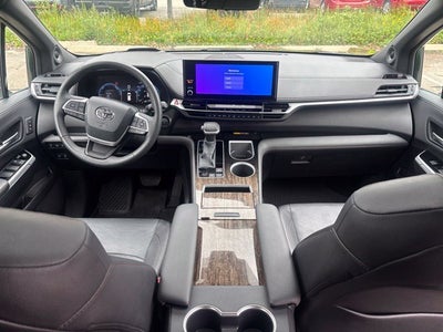 2025 Toyota Sienna Platinum