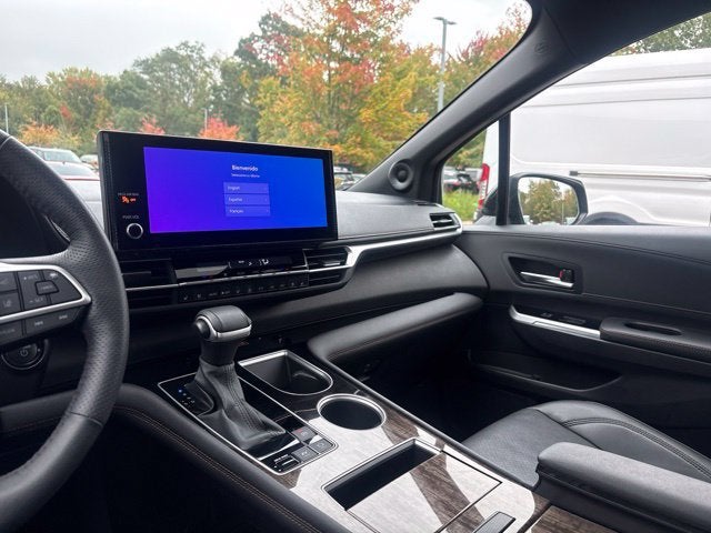 2025 Toyota Sienna Platinum